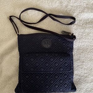 Tory Burch Navy Blue Crossbody bag. Great for running errands and vacations